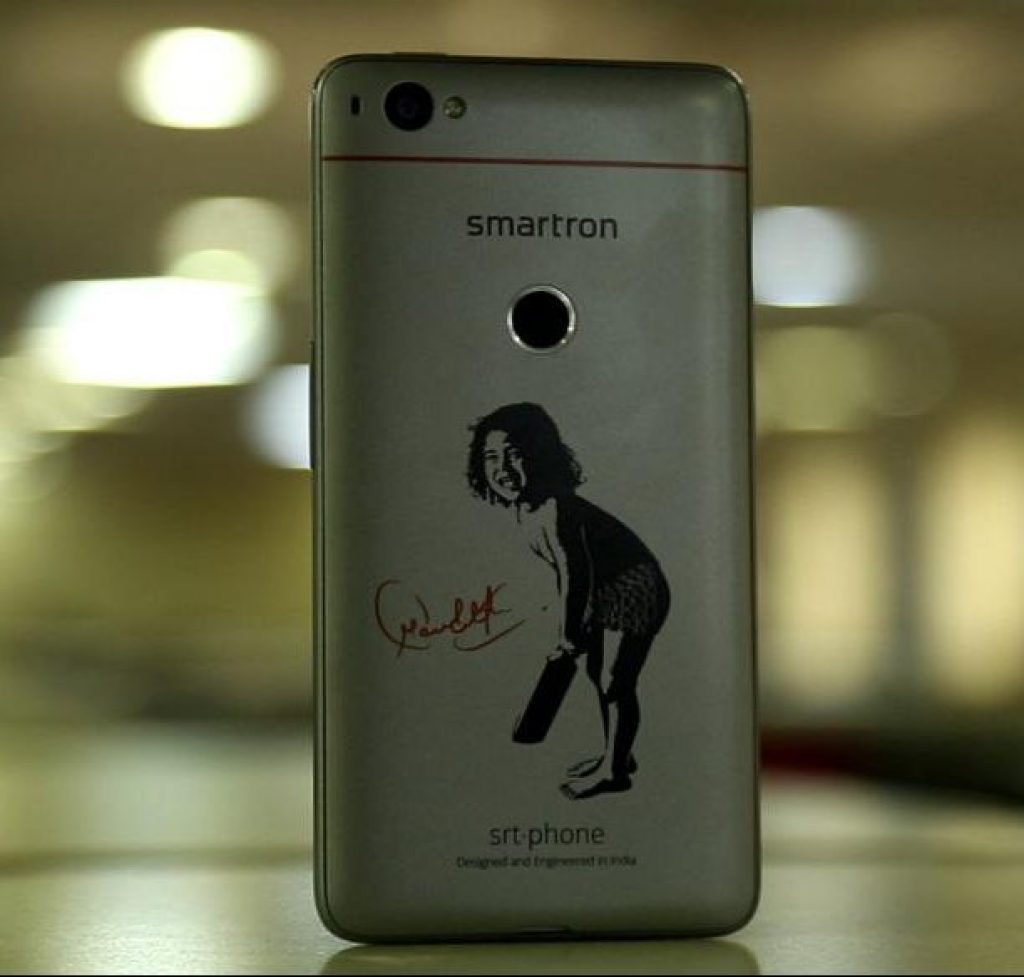 Sachin-Tendulkar-smartron-srtphone-launch