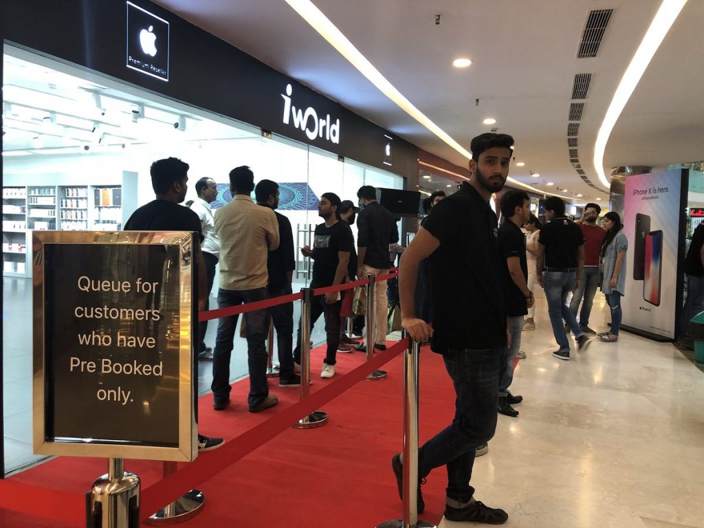 Apple iPhone X store pre-booking