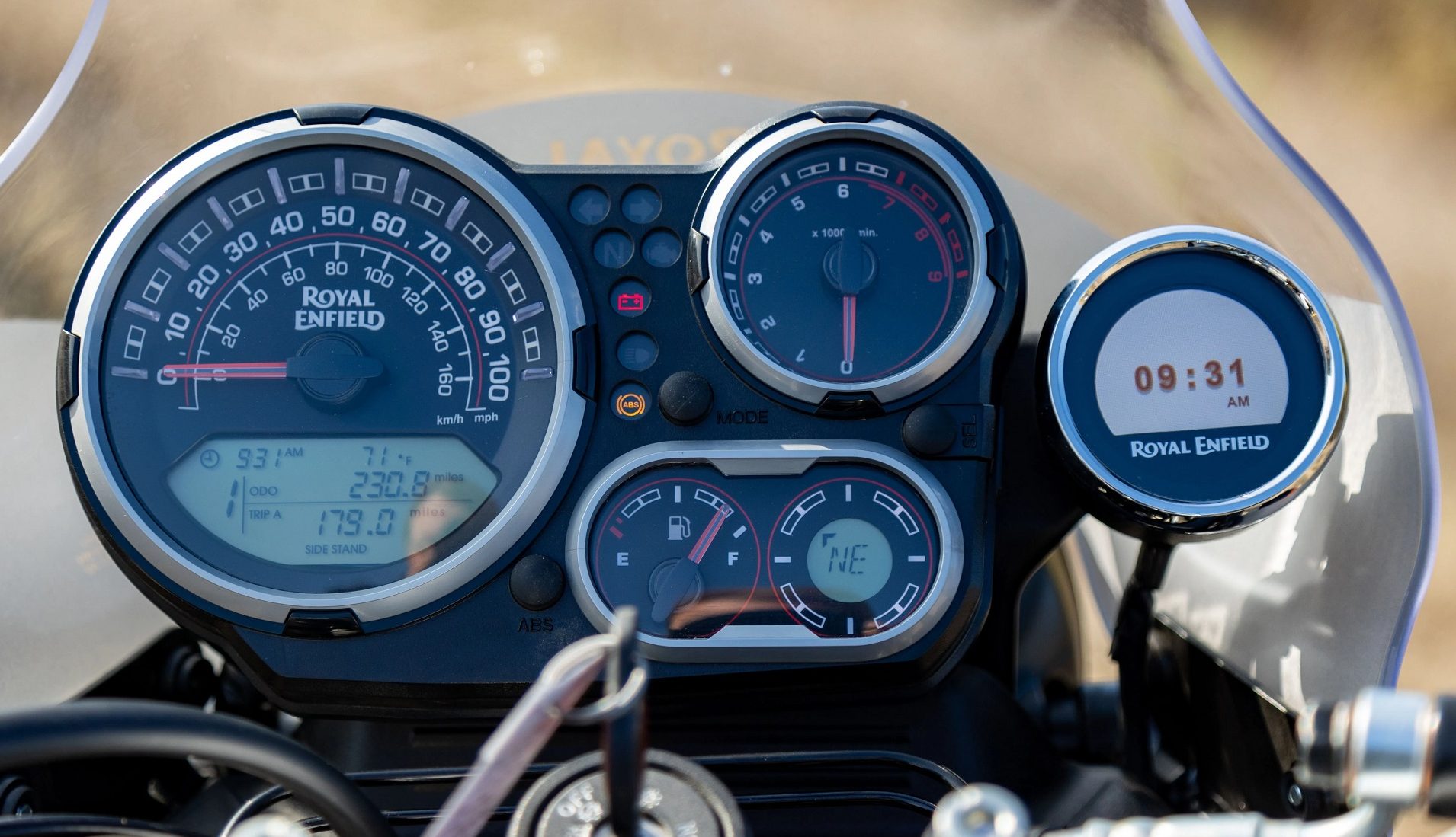 Royal Enfield Classic 350 Tripper navigation